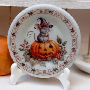 Dollhouse miniature plate 1:12 Scale. Dish with mouse and pumpkim