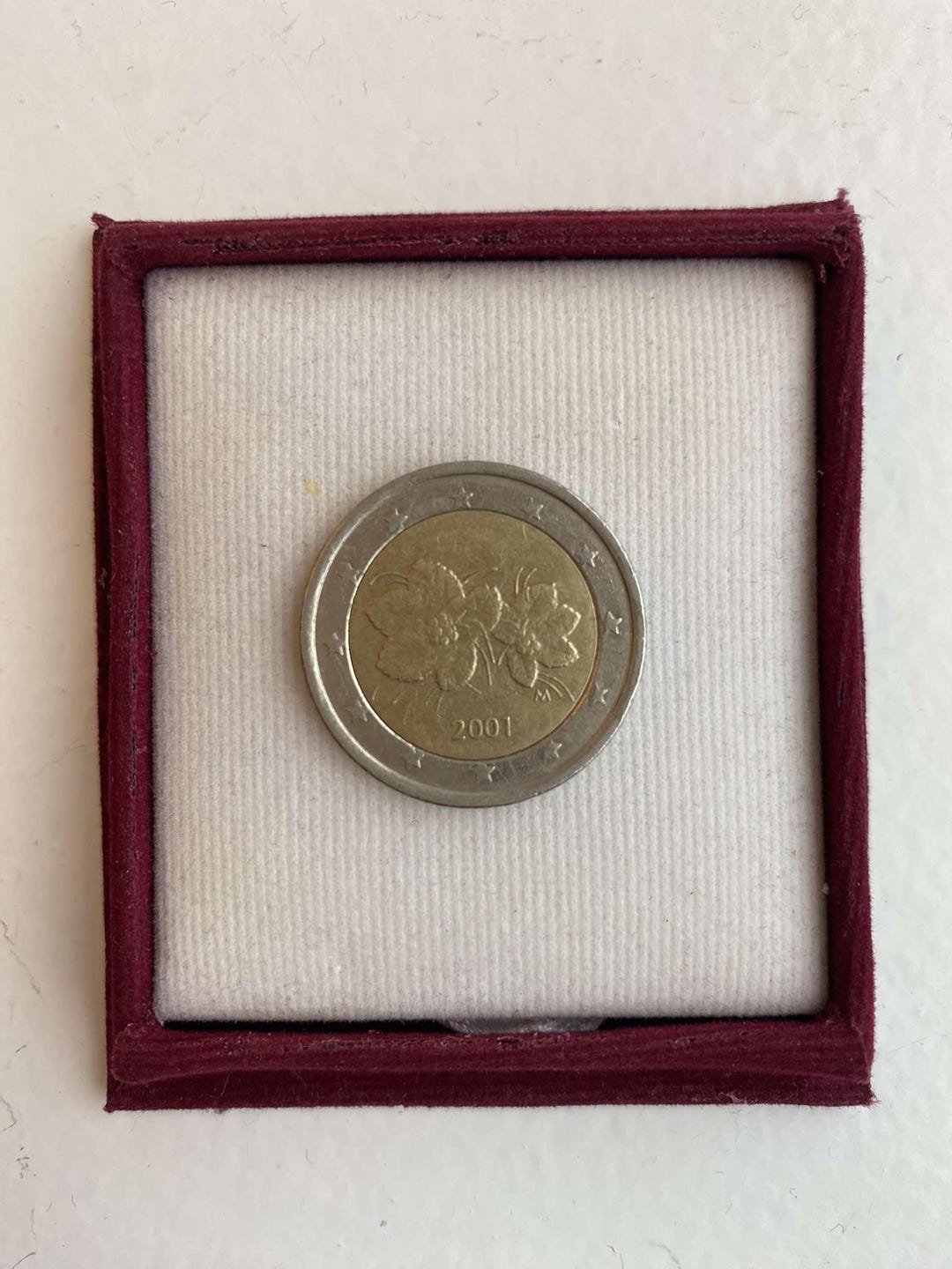 2001年フィンランドの2ユーロです。 il_1080xN.6700031150_5t8r.jpg