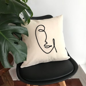 Handgefertigtes One Line abgestepptes 18x18 Gesichtskissen, Dekokissen, Dekokissen, Abstraktes One Line Gesicht, Baumwollkissen, BoHo Chic Decor