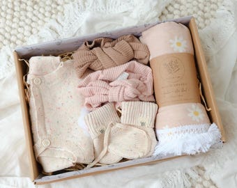 Rylee Baby Gift Box, Baby Shower Gift Box,  Newborn Gift Box, Welcome Baby Gift Set, Neutral Baby Gift, Baby Girl Gift