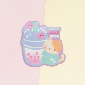Pegatina impermeable con acabado holográfico Peace Love Boba de mintymentaiko