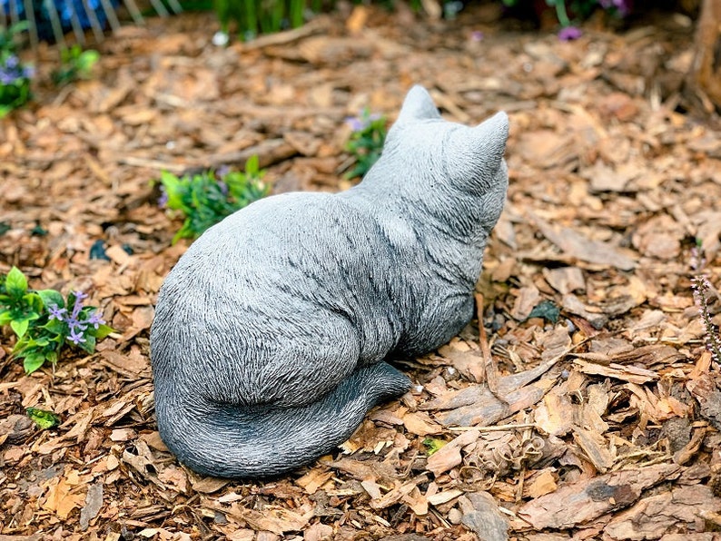 Figure de chat en b ton  statue de chat dormant m morial de 