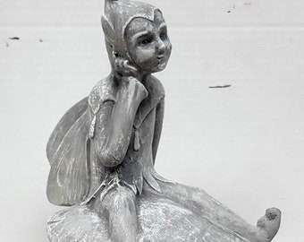 Elfo sobre seta, 19 cm (7,5 pulg.), mitología germánica, ser mítico, entidad mágica, escultura de piedra, arte de jardín, AvtechStoneGallery