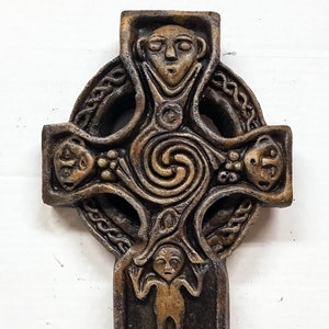 Circle Celtic Cross, Concrete Cross, 12.5 in.(32 cm),  Celtic Cross, Faces Cross, Celtic Art, AvtechStoneGallery