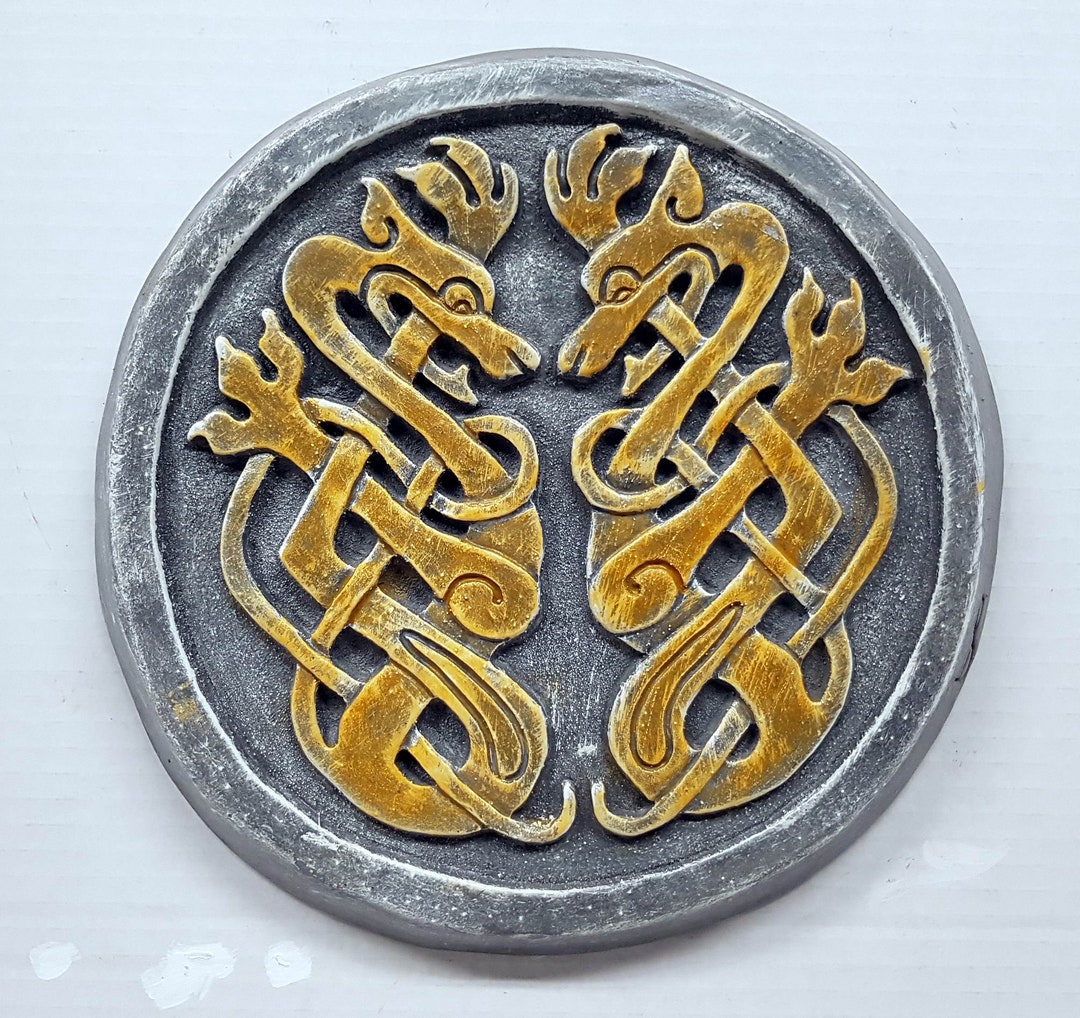 mobius-dragon-circle-9-in-23-cm-celtic-dragons-celtic-art-mobius