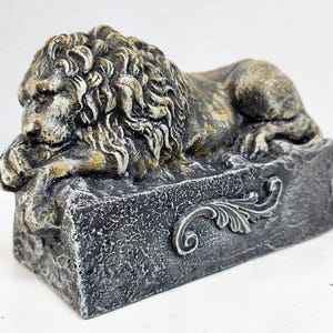 Schläfriger Löwe 6,5 in. (16 cm) Conova Löwen Antonio Canova Steinskulptur HydroStone avtechstonegallery Gießen