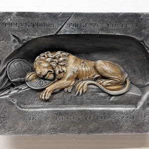 Lion of Lucerne, 9.7 in. 25 cm, The Lion Monument, Lucerne Monument, Switzerland Lion, Swiss Guard Monument, AvtechStoneGallery Dark Grey