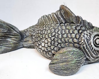 Stilisierter Fisch, 36 cm langer Kunstfisch, Betonfisch, Gartenfisch, Gartenteichfisch, Optisch Beweglich, Teichfisch