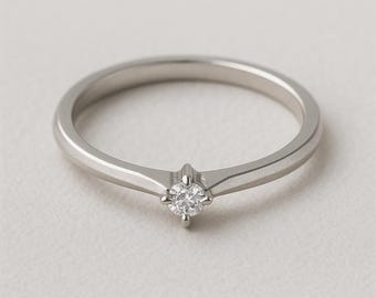 Delicato anello in argento sterling: solitario minimalista con zirconia cubica