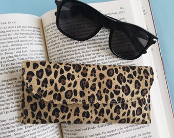 Vintage Guess Eyeglass Case. With a Signature Logo Print  display picture 2