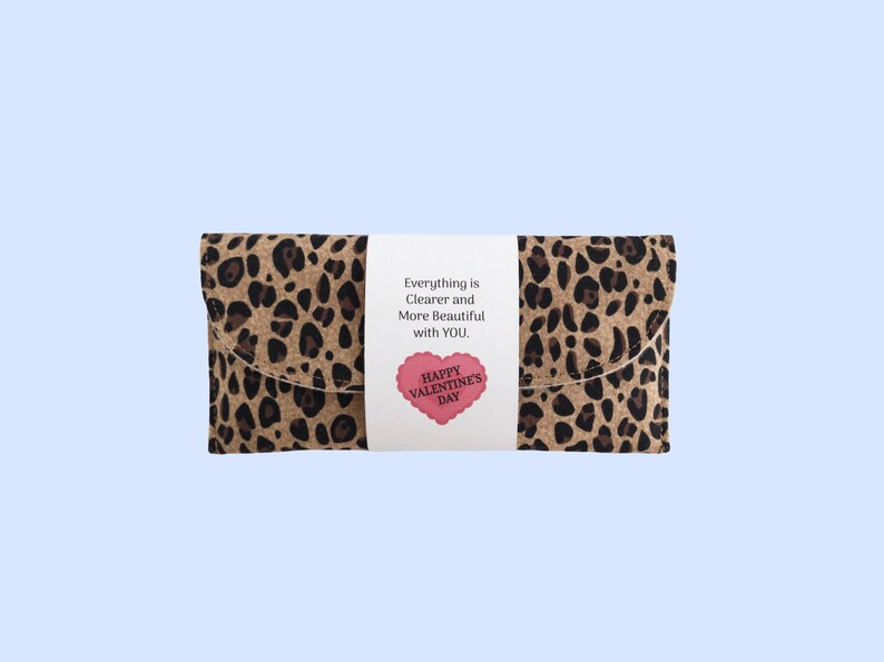 Valentins Day Soft Glasses Case Leopard Print Fabric Galentines Woman Retro Sunglasses Pouch Animal Print Fabric Padded Eyeglasses Holder Magnetic Clasp