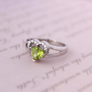 Green Peridot Ring 925 Silver-Heart Peridot Cluster Ring-August Birthstone Ring-Proposal Peridot Ring-Dainty Green Peridot Ring-Minimal Ring