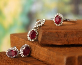 Set di rubini: orecchini con rubini, orecchini, anelli, pendenti, grappolo di rubini, set da 4 pezzi, set di gioielli con rubini genuini, regalo per damigella d'onore, set di gioielli in argento 925, gemma di luglio