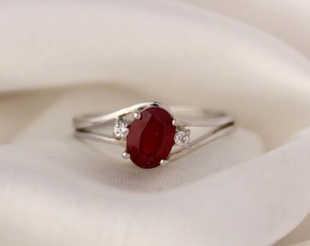 Ruby ring-July birthstone ring Solitaire stone ring-Real gemstone ring-Oval stack ring-Gift for her-925 sterling silver ring-simple ring