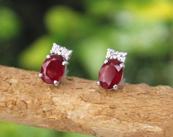 Boucles d'oreilles minimalistes en rubis, boucle d'oreille en rubis, clou d'oreille en rubis tendance, clous d'oreilles en rubis art déco/cadeau pour elle Boucles d'oreilles en rubis avec pierre de naissance juillet-