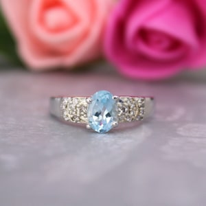 Sky Blue Topaz Proposal Ring-Topaz Engagement Ring-Minimal Topaz Oval Ring-Topaz Cluster Ring-Wedding Topaz Ring 925 Silver-November Ring
