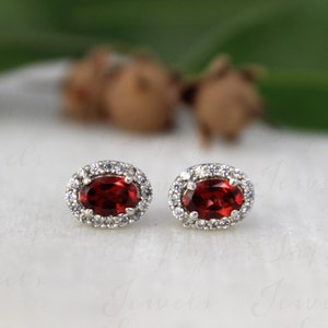 Boucles d&#39;oreilles grenat naturel - Puces d&#39;oreilles grenat - Boucles d&#39;oreilles minimalistes en grappe - Petites boucles d&#39;oreilles tendance - Cadeau pour elle Argent 925 - Boucles d&#39;oreilles délicates