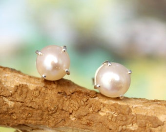 Orecchini con perle vere, orecchini minimali con perle vere, orecchini semplici con perle da sposa, perle da damigella d'onore, regalo nuziale con borchie di perle in argento 925