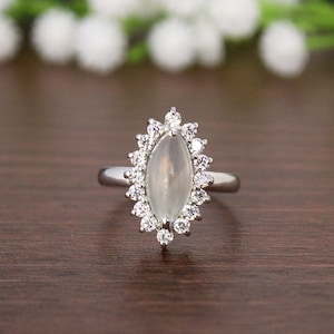 Vintage Moonstone Engagement Ring, Art Deco Silver Cluster Ring ,Moonstone Anniversary Ring, Moonstone halo Ring, Dainty Moonstone Ring
