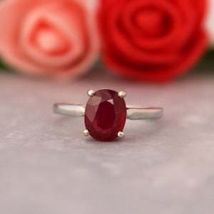 レッド ルビー リング 925 シルバー - ルビー オーバル スタッカブル リング - 7 月誕生石 リング - オーバル ソリティア ルビー リング - ハロー&星座 ルビー リング - 本物の宝石 リング