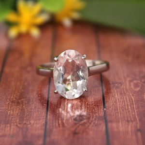 Clear quartz ring, Rock Crystal Quartz, prong Ring, Solitaire ring, dainty Ring, 925 silver, April birthstone ,Minimalist chic ring,Gift her
