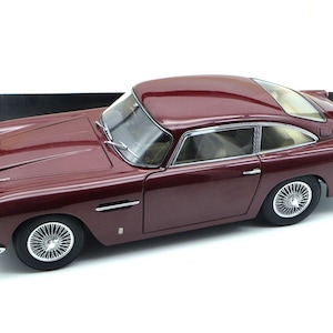 AUTOart 1/18 Aston Martin DB5 Rojo Modelo de coche fundido a presión Estado B
