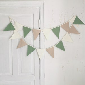 Écusson vert, triangles en coton blanc cassé, guirlande en tissu, guirlande de guirlandes, guirlande beige, guirlande pour chambre d'enfant, fourrure de guimpe image 2