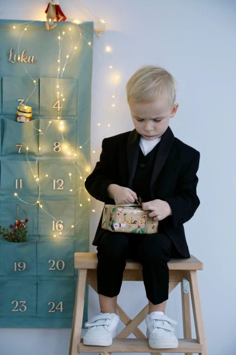 Calendrier de l'Avent de Noël réutilisable pour enfants, calendrier compte à rebours avec chiffres en bois, boîte cadeau de Noël, pochette pour calendrier en tissu pour chambre d'enfant image 10