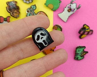 Ghostface Pin - Scream Pin - Hand painted wooden pin - Ghostface from Scream - Add a touch of horror to your style!