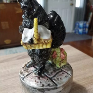 Duchess Music Box with book by Schmid