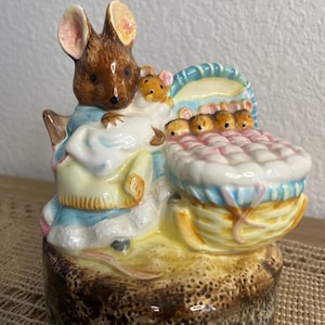 Beatrix Potter Music Box Gift Set, Schmid Hunca Munca Musical Figurine, Two Bad Mice Book, Framed Illustration, Vintage Nursery Gift Bundle