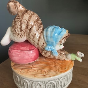 Vintage Miss Moppet Music Box by Schmid, Beatrix Potter Ceramic Figurine, The Story of Miss Moppet 1980s Collectible Nursery Decor Gift Set