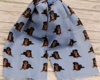 Luxury jute shopping bag featuring a Bernese Mountain Dog design the perfect gift for Bernese Mountain Dog owners and dog lovers alike