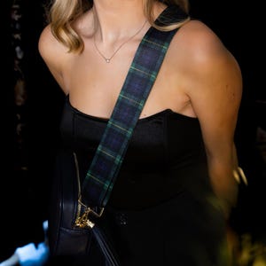 Navy Blau und Grün Tartan extra langer Umhängetaschengurt in Geschenkbox | handgefertigt in Großbritannien, Weihnachten Tartan