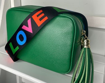 Rainbow Love Taschengurt, Love Print Crossbody Taschengurt, handgefertigt in Großbritannien