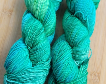 The Green Dragon - Hand dyed deluxe 3ply sock yarn, 85/15 Superwash Extrafine Merino wool / BIODEGRADABLE Nylon, 100g skein, 430m Approx