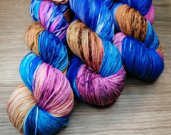 Victoria Street -Hand dyed sock yarn, 75g superwash merino, 25g nylon, 100g, 425m approx