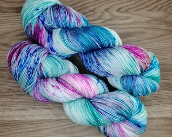 Under The Sea -Hand dyed deluxe sock yarn, 85g Extrafine superwash merino, 15g nylon, 100g skein, 400m approx.