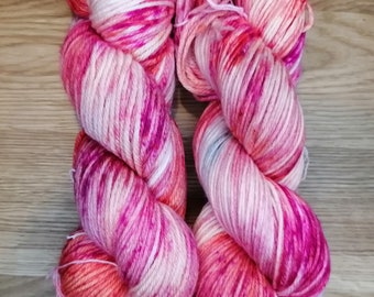 Peach & Raspberry Smoothie -Hand dyed luxury superwash extrafine  ( 19.5 micron) 100% merino dk yarn, 100g skein, 200m approx.