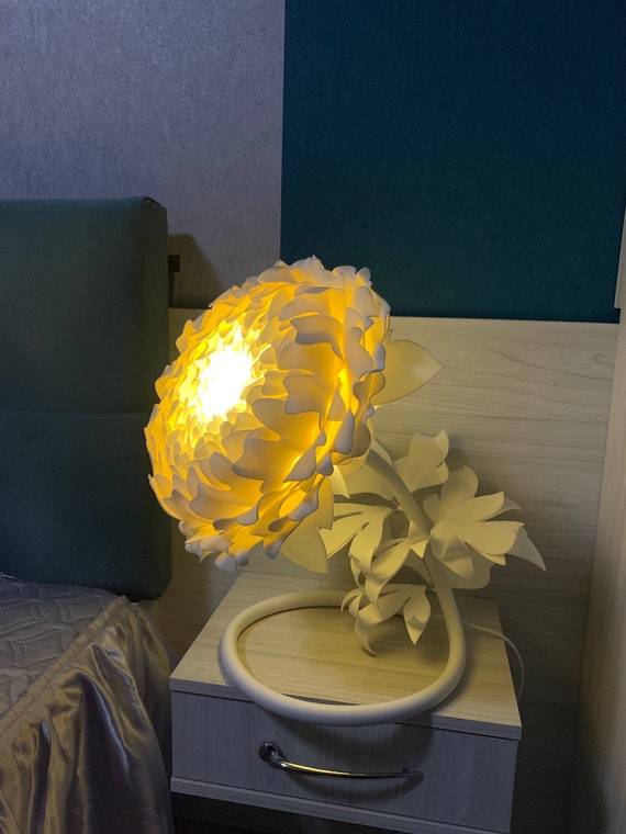 flower bedside lamp