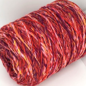 Filato misto lana di alpaca, filato rosso multicolore su cono, filato spesso e sottile, filato pettinato, filato per maglieria a mano, filato fai da te