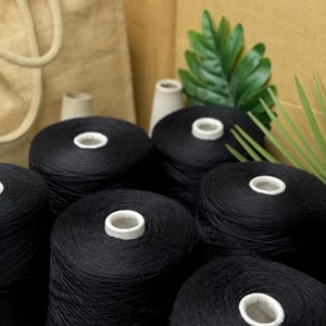 Seide, Merinowolle, schwarzes Garn auf Kone, Lace-Gewicht für Strickzeug, italienische luxuriöse Garne