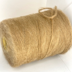 Filato di mohair di lusso, filato beige cammello su cono, filato di peso sportivo, filati artigianali per maglieria, filati a tre strati