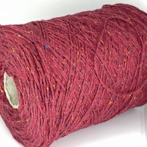 Filato di seta merino d'angora, filato rosso vino o crema su cono, filato sportivo, filato per maglieria a mano, filato per maglieria a macchina su cono