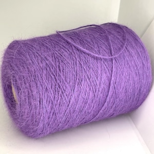 Angora Kaninchenwolle Garn, Flieder Lila Garn auf Kone, Sport Gewicht Wolle, Luxus Flauschiges Garn, Italienische Garne