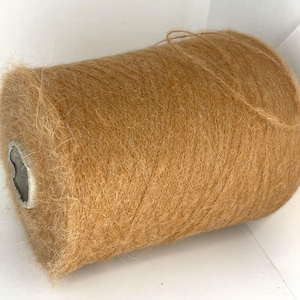 Filato di lana di alpaca, filato beige cammello su cono, filato di peso pizzo su cono, filati soffici per maglieria a mano o a macchina