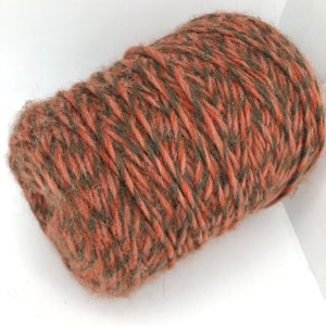 Alpaka-Wollmischung, Orange-Grün-Garn auf Kone 300g / 0.66lb/450m, Kammgarngewichtsgarn auf Kone