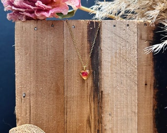 Fine stainless steel necklace with heart and pressed flower pendant