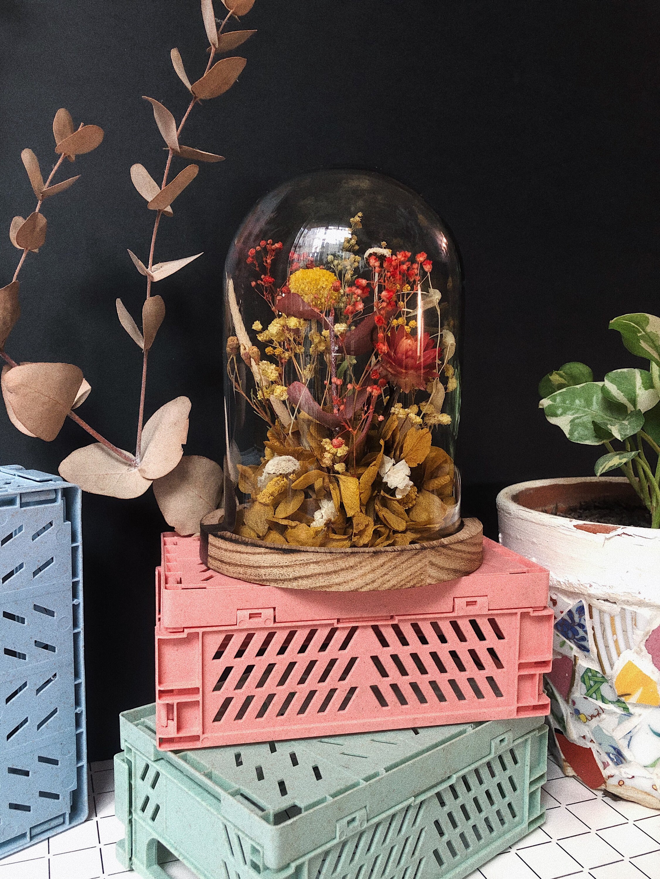 Petite Cloche de Fleurs Séchées Dans Les Tons Jaunes/Orangers