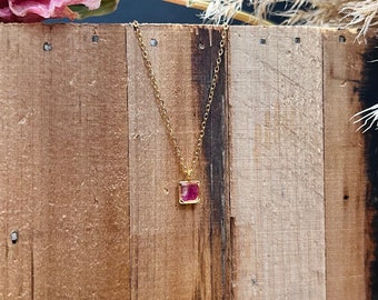 Fine stainless steel necklace with square pendant and pressed flower